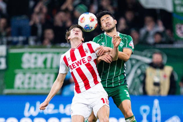 29.11.2025 - Fußball, 2025 2026, 1. Bundesliga, 12. Spieltag, SV Werder Bremen - 1. FC Köln: (L-R) Jakub Kaminski (Köln), Yukinari Sugawara (Bremen) DFL REGULATIONS PROHIBIT ANY USE OF PHOTOGRAPHS AS IMAGE SEQUENCES AND OR QUASI-VIDEO.