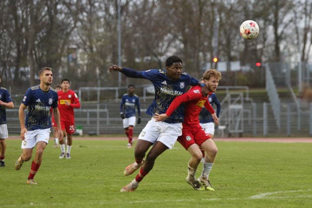 Fußball I Herren I Saison 2025-26 I Regionalliga I 21. Spieltag I 1. FC Phönix Lübeck - HSC Hannover I 29.11.2025 Arthur Medard Inaka Kuki (9, 1. FC Phönix Lübeck) Lübeck Buniamshof Schleswig-Holstein Deutschland Copyright: xLobeca AndreasxKnothex