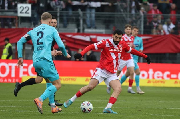 2 Lars Dietz (Köln, l.), 10 Tolcay Cigerci (Energie Cottbus) Fussball 3. Liga 2025 2026 FC Energie Cottbus - FC Viktoria Köln