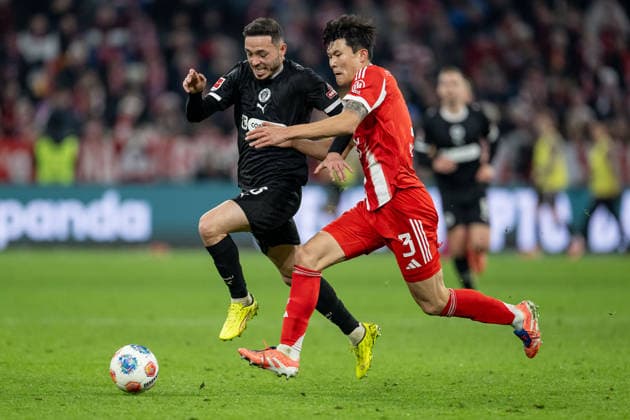 Kampf um den Ball Zweikampf zwischen Mathias Pereira Lage (FC St. Pauli, 28) und Minjae Kim (FC Bayern Muenchen, 3) GER, FC Bayern Muenchen vs. FC St. Pauli, Fussball, Bundesliga, 12. Spieltag, Spielzeit 2025 2026, 29.11.2025. (DFL DFB REGULATIONS PROHIBIT ANY USE OF PHOTOGRAPHS as IMAGE SEQUENCES and or QUASI-VIDEO). GER, FC Bayern Muenchen vs. FC St. Pauli, Fussball, Bundesliga, 12. Spieltag, Spielzeit 2025 2026, 29.11.2025. Muenchen Copyright: xEibner-Pressefoto HeikexFeinerx EP_HFR