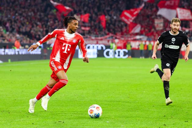 Michael Olise (17, FC Bayern München) beim Spiel zwischen FC Bayern München v FC St.Pauli, Fußball, Herren, Bundesliga, 2025 2026, 12.Spieltag am 29.11.2025 in München, Allianz-Arena. DFL and DFB regulations prohibit any use of photographs as image sequences and or quasi-video. Bayern Deutschland