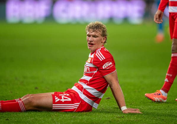 Fußball, Herren, Saison 2025 2026, 1. Bundesliga (12. Spieltag), 1. FC Union Berlin - 1. FC Heidenheim, Leopold Querfeld (1. FC Union Berlin) mit blutiger Wunde im Mund, 29.11.2025, Copyright: xSebastianxRäppold MatthiasxKochx