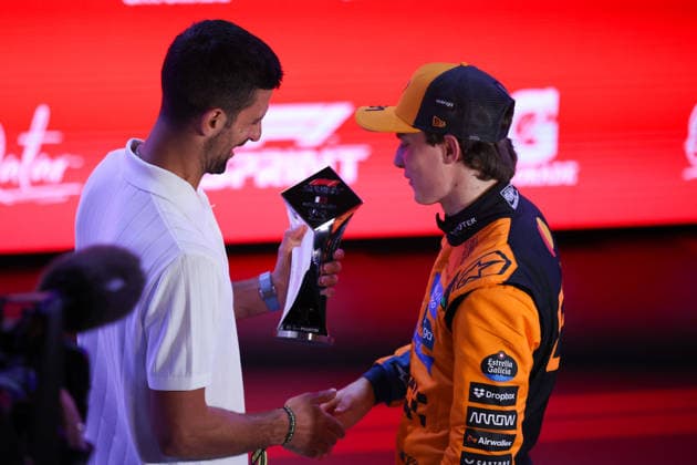 Novak Djokovic, Oscar Piastri (McLaren Formula 1 Team, 81), Parc Ferme, Sprint, QAT, Formel 1 Weltmeisterschaft, Qatar Grand Prix, Doha, Lusail, Lusail International Circuit, Saturday, 29.11.2025 QTR, Formel 1 Weltmeisterschaft, Qatar Grand Prix, Doha, Lusail, Lusail International Circuit, Satuday, 29.11.2025 Doha Copyright: xEibner-Pressefoto AnnikaxGrafx EP_AGF