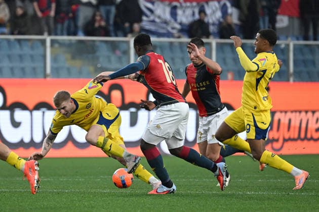 Nicolas Valentini of Hellas Verona battles for possession with Caleb Ekuban of Genoa during the Serie A soccer match between Genoa and Hellas Verona at the Luigi Ferraris Stadium in Genoa, Italy - Saturday, November 29, 2025. - Soccer .  Copyright: xTanoxPecoraro LaPressex