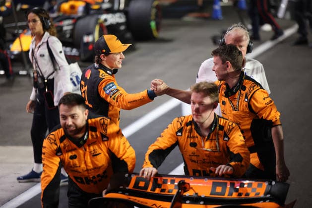 Oscar Piastri (McLaren Formula 1 Team, 81), Parc Ferme, Sprint, QAT, Formel 1 Weltmeisterschaft, Qatar Grand Prix, Doha, Lusail, Lusail International Circuit, Saturday, 29.11.2025 QTR, Formel 1 Weltmeisterschaft, Qatar Grand Prix, Doha, Lusail, Lusail International Circuit, Satuday, 29.11.2025 Doha Copyright: xEibner-Pressefoto AnnikaxGrafx EP_AGF