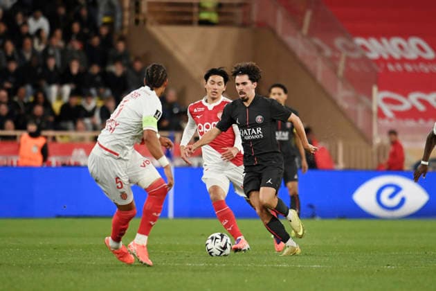 FOOTBALL : Monaco (ASM) vs Paris (PSG) - Ligue 1 - 29 11 25 Paris Saint Germain s midfielder 17 Vitinha during the French L1 2025-2026 season football match between Monaco ASM and Paris PSG at Louis II stadium of Monaco, south France, on November 29, 2025. MONACOMonaco  Copyright: xfredxDIDES psnewzx