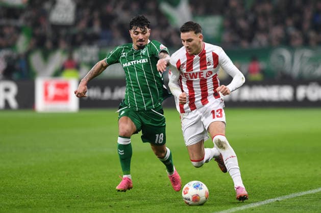 Cameron Puertas (Werder Bremen) und Said El Mala (1. FC Koeln) im Zweikampf waehrend des Spiels der Bundesliga zwischen Werder Bremen und dem 1. FC Köln, Weserstadion am 29. November 2025 in Bremen, Deutschland. (Foto von Ralf Treese DeFodi Images) +++ Cameron Puertas (Werder Bremen) und Said El Mala (1. FC Koeln) battle for the ball during the Bundesliga match between Werder Bremen and 1. FC Köln at Weserstadion on November 29, 2025 in Bremen, Germany. (Photo by Ralf Treese DeFodi Images) DFL regulations prohibit any use of photographs as image sequences and or quasi-video. (Photo by Ralf Treese DeFodi Images)