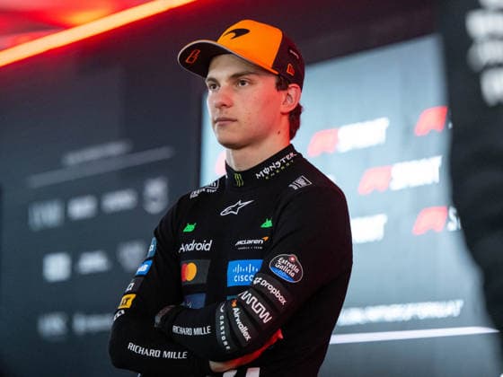 Oscar Piastri (McLaren Formula 1 Team, Australien, 81) beim Interview im TV Pen, QTR, Formel 1 Weltmeisterschaft, Qatar Grand Prix, Lusail International Circuit, Sprintrennen, 29.11.2025 QTR, Formel 1 Weltmeisterschaft, Qatar Grand Prix, Lusail International Circuit, 29.11.2025 Lusail Copyright: xEibner-Pressefoto Memmlerx EP_MMR
