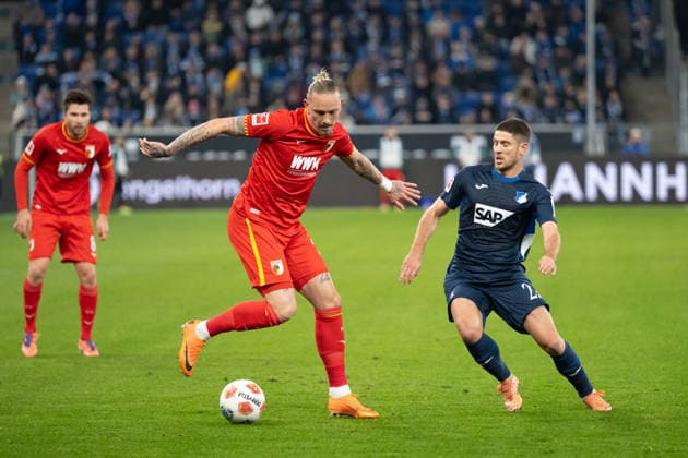 v.li. Marius Wolf (FC Augsburg, 27), Andrej Kramaric (TSG 1899 Hoffenheim, 27) GER, TSG 1899 Hoffenheim vs. FC Augsburg, Fussball, Herren, 1. Bundesliga, 12. Spieltag, Spielzeit 2025 2026, 29.11.2025, DFL DFB REGULATIONS PROHIBIT ANY USE OF PHOTOGRAPHS AS IMAGE SEQUENCES AND OR QUASI-VIDEO, GER, TSG 1899 Hoffenheim vs. FC Augsburg, Fussball, Herren, 1. Bundesliga, 12. Spieltag, Spielzeit 2025 2026, 29.11.2025 Sinsheim Copyright: xEibner-Pressefoto WolfgangxFrankx EP_WFK