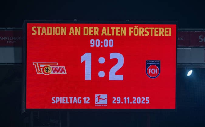 Fußball, Herren, Saison 2025 2026, 1. Bundesliga (12. Spieltag), 1. FC Union Berlin - 1. FC Heidenheim, Anzeigetafel mit 1:2-Endstand, 29.11.2025, Copyright: xMatthiasxKochx