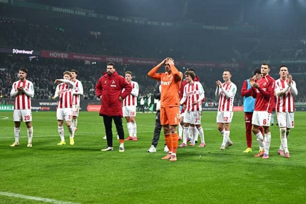Spieler 1. FC Köln schauen nach Spielende waehrend des Spiels der Bundesliga zwischen Werder Bremen und dem 1. FC Köln, Weserstadion am 29. November 2025 in Bremen, Deutschland. (Foto von Ralf Treese DeFodi Images) +++ Spieler 1. FC Köln look on during the Bundesliga match between Werder Bremen and 1. FC Köln at Weserstadion on November 29, 2025 in Bremen, Germany. (Photo by Ralf Treese DeFodi Images) DFL regulations prohibit any use of photographs as image sequences and or quasi-video. (Photo by Ralf Treese DeFodi Images)