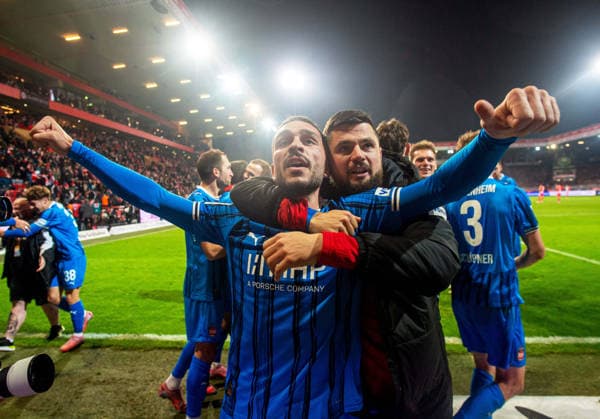 Fußball, Herren, Saison 2025 2026, 1. Bundesliga (12. Spieltag), 1. FC Union Berlin - 1. FC Heidenheim, v. l. Arijon Ibrahimovic (Heidenheim), Marnon Busch (Heidenheim), Jubel nach Abpfiff, 29.11.2025, Copyright: xSebastianxRäppold MatthiasxKochx