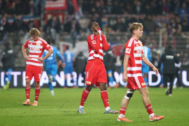 29.11.2025, xtgx, Fussball 1. Bundesliga, 1. FC Union Berlin - 1. FC Heidenheim emspor, v.l. Union um Ilyas Ansah (Union Berlin, 10) enttaeuscht, enttäuscht, schaut enttaeuscht, niedergeschlagen, disappointed (DFL DFB REGULATIONS PROHIBIT ANY USE OF PHOTOGRAPHS as IMAGE SEQUENCES and or QUASI-VIDEO) Berlin