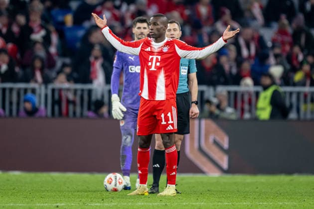Nicolas Jackson (FC Bayern Muenchen, 11) mit fragender Geste, warum sein Tor zum 3:1 keine Anerkennung finden sollte GER, FC Bayern Muenchen vs. FC St. Pauli, Fussball, Bundesliga, 12. Spieltag, Spielzeit 2025 2026, 29.11.2025. (DFL DFB REGULATIONS PROHIBIT ANY USE OF PHOTOGRAPHS as IMAGE SEQUENCES and or QUASI-VIDEO). GER, FC Bayern Muenchen vs. FC St. Pauli, Fussball, Bundesliga, 12. Spieltag, Spielzeit 2025 2026, 29.11.2025. Muenchen Copyright: xEibner-Pressefoto HeikexFeinerx EP_HFR