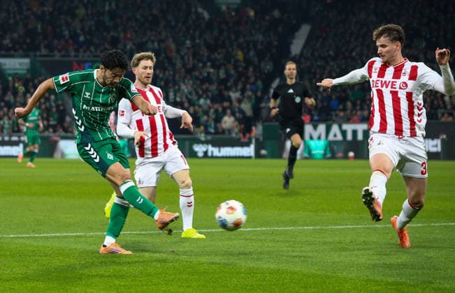 Deutschland: Fussball Bundesliga 2025 26, 8. Spieltag - SV Werder Bremen vs 1. FC Köln - Weserstadion-Stadion (Bremen): Yukinari Sugawara (SV Werder Bremen, 3) Bremen Copyright: xAymanxAlahmedx