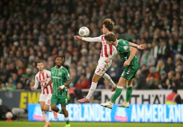 Foto : Luca WALDSCHMIDT (Köln) gegen Jens STAGE (Werder) Fussball 1. Bundesliga , 12. Spieltag am Sa. 29.11.2025 Werder Bremen - 1. FC Köln