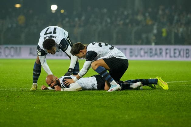 Fussball: 3. Liga, Finalspiel 1, 1. FC Schweinfurt 05 - SV Waldhof Mannheim am 29.11.2025 in Schweinfurt (Sachs-Stadion ), Deutschland, Saison 2025 2026: DFB DFL REGULATIONS PROHIBIT ANY USE OF PHOTOGRAPHS as IMAGE SEQUENCES and or QUASI-VIDEO: Kollektiver Jubel nach dem Tor von Terrence Boyd (13, SVWM) zum 2:3 mit dabei Samuel Abifade (17, SVWM) undFrancisco Mascarenhas Masca (38, SVWM). Schweinfurt Sachs-Stadion Deutschland Copyright: xChristophxKinzingerx