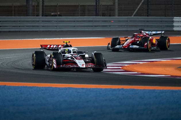 Oliver Bearman (MoneyGram Haas F1 Team, Großbritannien, 87) im VF-25, Charles Leclerc (Scuderia Ferrari HP, Monaco, 16) im SF-25, QTR, Formel 1 Weltmeisterschaft, Qatar Grand Prix, Lusail International Circuit, Sprintrennen, 29.11.2025 QTR, Formel 1 Weltmeisterschaft, Qatar Grand Prix, Lusail International Circuit, 29.11.2025 Lusail Copyright: xEibner-Pressefoto Memmlerx EP_MMR