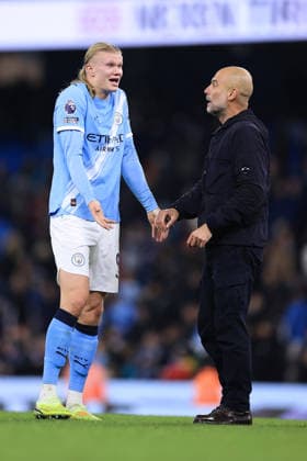 Football - Premier League - Manchester United, ManU v Leeds United 29th November 2025 - Premier League - Manchester City v Leeds United - Erling Haaland of Manchester City speaks to Manchester City manager Pep Guardiola after the match - Photo: Simon Stacpoole Offside. Manchester UK Copyright: xSimonxStacpoolexOffside