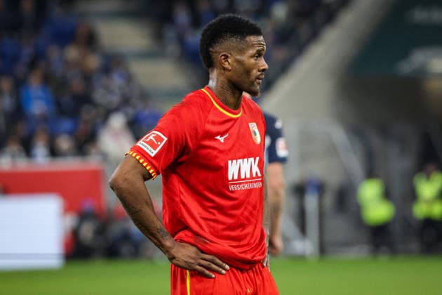 Deutschland: 1. Bundesliga 2025 26, 12. Spieltag - TSG Hoffenheim vs FC Augsburg, PreZero Arena (Sinsheim): Samuel Essende, (FC Augsburg, 9) Sinsheim PreZero Arena Baden-Württemberg Deutschland Copyright: xBenedictxChristx
