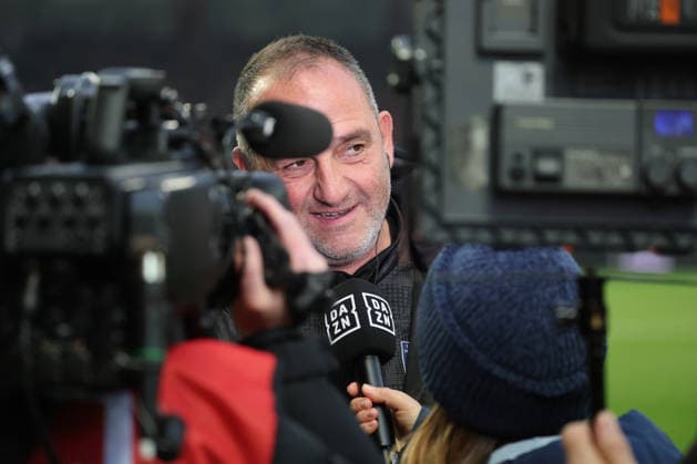 1. Fußball Bundesliga Union Berlin - 1. FC Heidenheim Trainer Frank Schmidt (1. FC Heidenheim) , während der Begegnung in der 1. Fußball Bundesliga Union Berlin - 1. FC Heidenheim in Berlin, Stadion An der alten Försterei , am 29.11.2025. DFB regulations prohibit any use of photographs as image sequences and or quasi video. Copyright: xBEAUTIFULxSPORTS Frankex