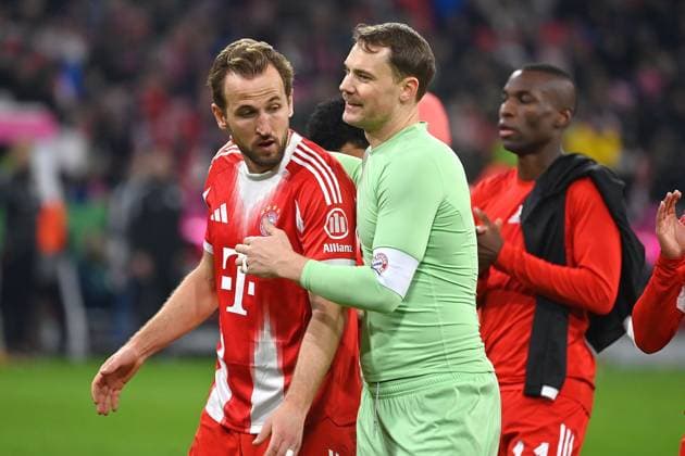 Schlussjubel Manuel NEUER (Torwart Bayern Muenchen) mit Harry KANE (Bayern Muenchen). Jubel,Freude,Begeisterung,Aktion. Fussball 1. Bundesliga Saison 2025 2026, 12.Spieltag, Spieltag12 FC Bayern Muenchen - FC St. Pauli 3-1 am 29.11.2025 , A L L I A N Z A R E N A.