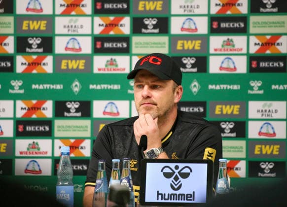 Deutschland: Fussball Bundesliga 2025 26, 8. Spieltag - SV Werder Bremen vs 1. FC Köln - Weserstadion-Stadion (Bremen): Pressekonferenz des Trainers Åukasz Kwasniok Lukasz Kwasniok (Trainer 1. FC Köln) Bremen Copyright: xAymanxAlahmedx