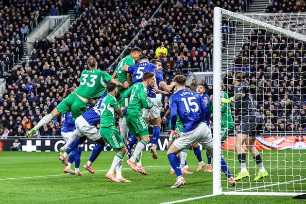Premier League Everton v Newcastle United Malick Thiaw of Newcastle United scores to make it 0-1 during the Premier League match Everton vs Newcastle United at Hill Dickinson Stadium, Liverpool, United Kingdom, 29th November 2025 (Photo by Alfie Cosgrove News Images) Liverpool Hill Dickinson Stadium Merseyside United Kingdom Copyright: xAlfiexCosgrove NewsxImagesx