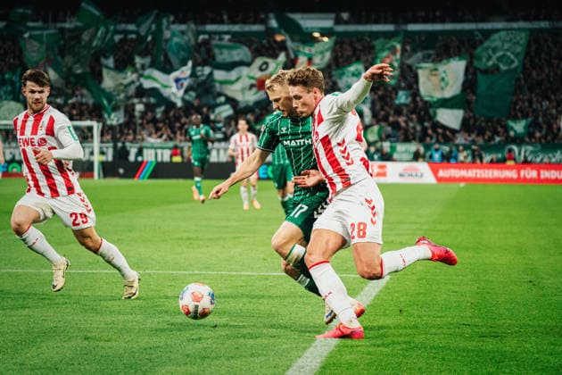 1. Bundesliga: SV Werder Bremen vs. 1. FC Köln, 29.11.2025 Marco Grüll (Werder Bremen, 17) gegen Sebastian Sebulonsen (1. FC Köln, 28); Fußball, 1. Bundesliga, 12. Spieltag: SV Werder Bremen vs. 1. FC Köln am 29.11.2025 im Weserstadion, Bremen DFL REGULATIONS PROHIBIT ANY USE OF PHOTOGRAPHS AS IMAGE SEQUENCES AND OR QUASI-VIDEO. Copyright: xBEAUTIFULxSPORTS Tonhäuserx