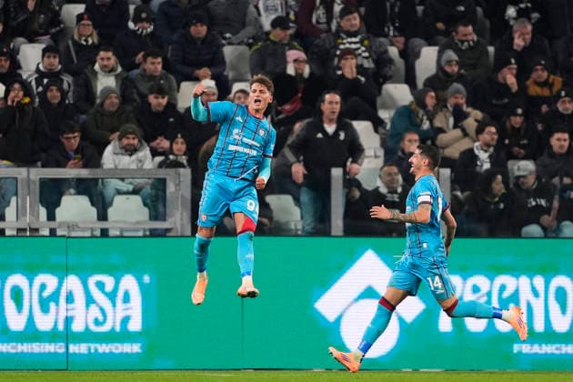 Cagliari s Sebastiano Esposito celebrates after scoring the 0-1 goal for his team during the Serie A soccer match between Juventus Fc and Cagliariat the Juventus Stadium in Turin, north west Italy - November 29, 2025. - Soccer  Copyright: xFabioxFerrari LaPressex