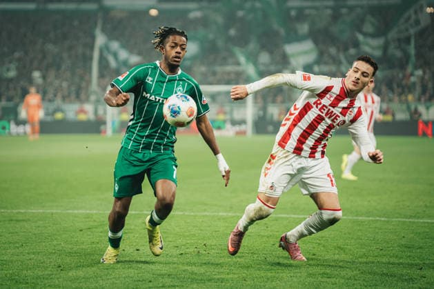 1. Bundesliga: SV Werder Bremen vs. 1. FC Köln, 29.11.2025 Samuel Mbangula (7, Werder Bremen) gegen Said El Mala (1. FC Köln, 13); Fußball, 1. Bundesliga, 12. Spieltag: SV Werder Bremen vs. 1. FC Köln am 29.11.2025 im Weserstadion, Bremen DFL REGULATIONS PROHIBIT ANY USE OF PHOTOGRAPHS AS IMAGE SEQUENCES AND OR QUASI-VIDEO. Copyright: xBEAUTIFULxSPORTS Tonhäuserx