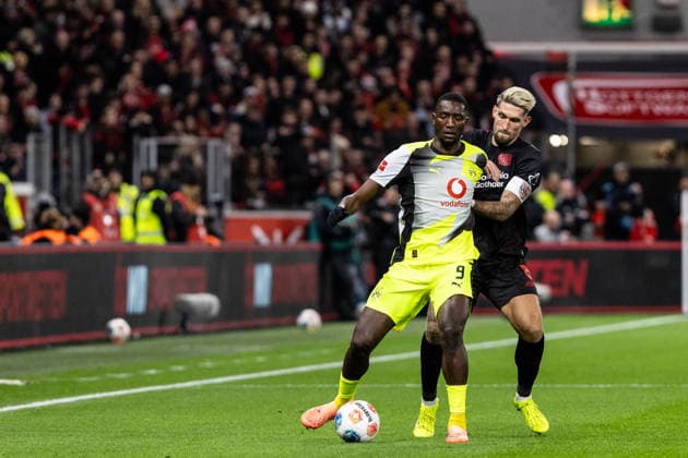 1. Fußball Bundesliga: Bayer 04 Leverkusen - Borussia Dortmund; 29.11.2025 Serhou Guirassy (Borussia Dortmund, 9), Robert Andrich (Bayer 04 Leverkusen, 8) 1. Fußball Bundesliga: Bayer 04 Leverkusen - Borussia Dortmund, BayArena, Leverkusen; 29.11.2025 DFL regulations prohibit any use of photographs as image sequences and or quasi video. Copyright: xBEAUTIFULxSPORTS Buriakovx