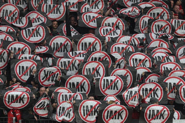 1. Bundesliga - Bayer 04 Leverkusen - Borussia Dortmund am 29.11.2025 in der BayArena in Leverkusen Die Fans von Bayer Leverkusen mit einer Protest Aktion gegen die IMK Innenministerkonferenz