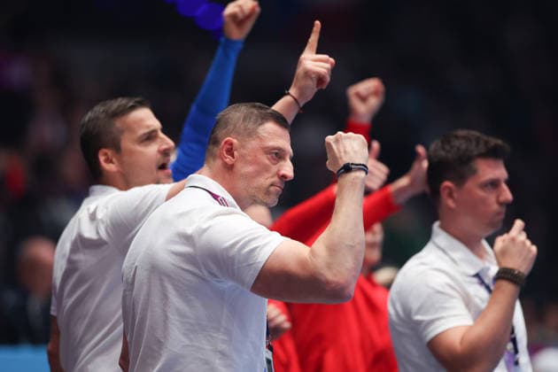 Brasilien - Tschechien, IHF Handball-WM der Frauen Trainer Daniel Curda (Tschechien). Vorrundenspiel der Handball-WM der Frauen zwischen Brasilien und Tschechien am 29. November 2025 in der Porsche-Arena in Stuttgart., Stuttgart Baden-Württemberg Deutschland Porsche-Arena