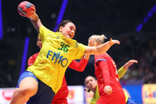 Brasilien - Tschechien, IHF Handball-WM der Frauen Marcela Santos Arounian (Brasilien, 36). Vorrundenspiel der Handball-WM der Frauen zwischen Brasilien und Tschechien am 29. November 2025 in der Porsche-Arena in Stuttgart., Stuttgart Baden-Württemberg Deutschland Porsche-Arena