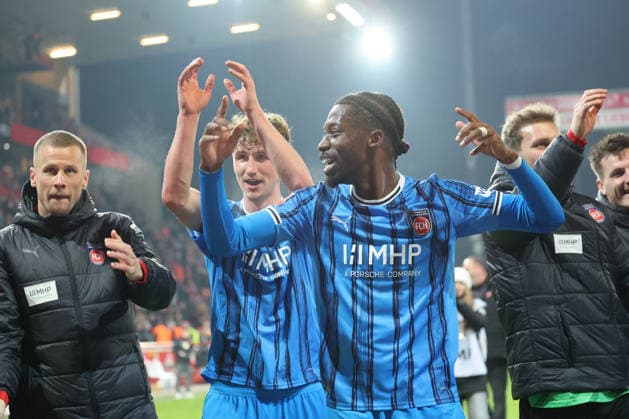 1. Fußball Bundesliga Union Berlin - 1. FC Heidenheim Schlussjubel, Sieg, Torschütze zu 1:2 Jan Schöppner (Heidenheim, 3) jubelt mit Marnon Busch (1. FC Heidenheim, 2), während der Begegnung in der 1. Fußball Bundesliga Union Berlin - 1. FC Heidenheim in Berlin, Stadion An der alten Försterei , am 29.11.2025. DFB regulations prohibit any use of photographs as image sequences and or quasi video. Copyright: xBEAUTIFULxSPORTS Frankex