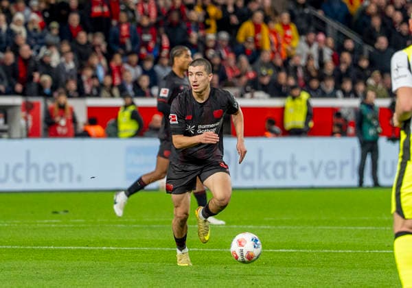 Ibrahim MAZA (Bayer 04 Leverkusen, 30) 29.11.2025, Bayer Leverkusen - Borussia Dortmund, Fussball, 1.Bundesliga, GER, Leverkusen, BayArena DFL regulations prohibit any use of photographs as image sequences and or quasi-video. Copyright: HMBxMedia xMarcoxBader