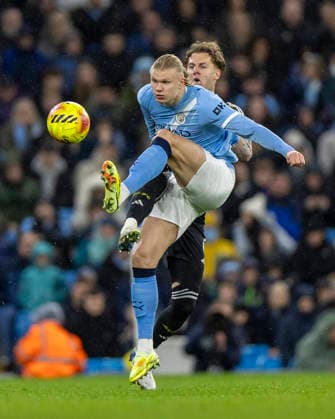 29th November 2025; Etihad Stadium, Manchester, Lancashire, England; Premier League Football, Manchester City versus Leeds United; Erling Haland of Manchester City controls the ball  TimxWilliams