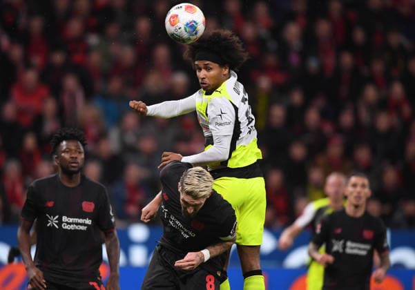 29.11.2025, xophax, Fussball 1.Bundesliga, Bayer 04 Leverkusen - Bour. Dortmund V.l.n. rechts : Edmond Tapsoba , Robert Andrich ( beide Bayer 04 Leverkusen ) und Karim Adeyemi ( Bour . Dortmund ) , oben (DFL DFB REGULATIONS PROHIBIT ANY USE OF PHOTOGRAPHS as IMAGE SEQUENCES and or QUASI-VIDEO) Leverkusen