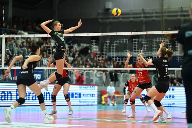 Karmena Struka (Ladies in Black Aachen, 16) im Angriff - Dresdner SC vs. Ladies in Black Aachen, 1. Volleyball Bundesliga Damen, Spielzeit 2025 2026, 29.11.2025 Dresdner SC vs. Ladies in Black Aachen, 1. Volleyball Bundesliga Damen, Spielzeit 2025 2026, 29.11.2025 Dresden Copyright: xEibner-Pressefoto xHoepnerx EP_PHR