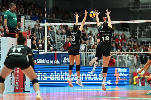 Zoi Mavrommatis Lopez (Ladies in Black Aachen, 8) (Lea Ambrosius (Ladies in Black Aachen, 18) Dresdner SC vs. Ladies in Black Aachen, 1. Volleyball Bundesliga Damen, Spielzeit 2025 2026, 29.11.2025 Dresdner SC vs. Ladies in Black Aachen, 1. Volleyball Bundesliga Damen, Spielzeit 2025 2026, 29.11.2025 Dresden Copyright: xEibner-Pressefoto xHoepnerx EP_PHR