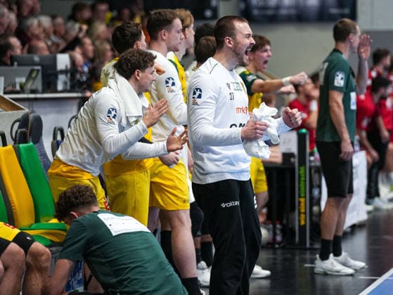 Dennis Wipf (VfL Eintracht Hagen, 27) am jubeln VfL Eintracht Hagen vs. SG BBM Bietigheim, Handball, 2. Bundesliga, 13. Spieltag, Saison 2025 2026, 29.11.2025 VfL Eintracht Hagen vs. SG BBM Bietigheim, Handball, 2. Bundesliga, 13. Spieltag, Saison 2025 2026, 29.11.2025 Hagen Copyright: xEibner-Pressefoto DamianxKruczynx EP_DKI