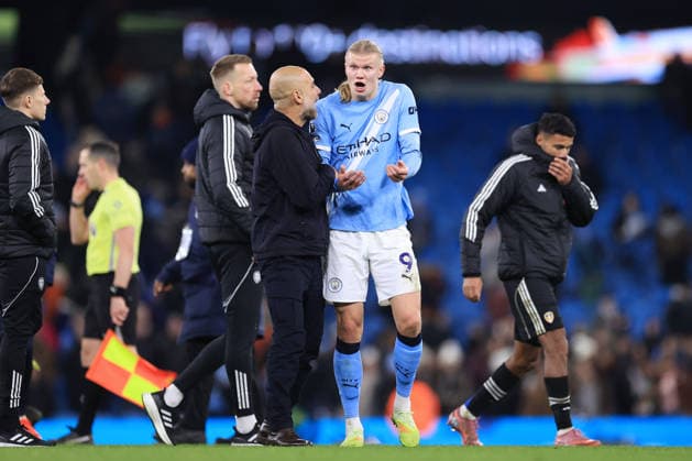 Football - Premier League - Manchester United, ManU v Leeds United 29th November 2025 - Premier League - Manchester City v Leeds United - Manchester City manager Pep Guardiola speaks to Erling Haaland of Manchester City after the match - Photo: Simon Stacpoole Offside. Manchester UK Copyright: xSimonxStacpoolexOffside