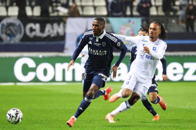 FOOTBALL : Paris FC Vs AJ Auxerre - Ligue 1 - 29 11 2025 Adama Camara (Paris FC) Vs Sekou Mara (AJ Auxerre) ParisFrance  Copyright: xMichaelxBaucherx