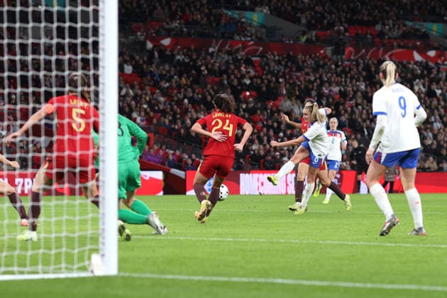 England v China PR Women 29 November 2025, London - Women™s International Friendly, Länderspiel, Nationalmannschaft Football - England v China PR Women - Georgia Stanway of England scores their 4th goal - Photo: Charlotte Wilson Offside. London UK Copyright: xCharlottexWilsonx xOffsidexOffside