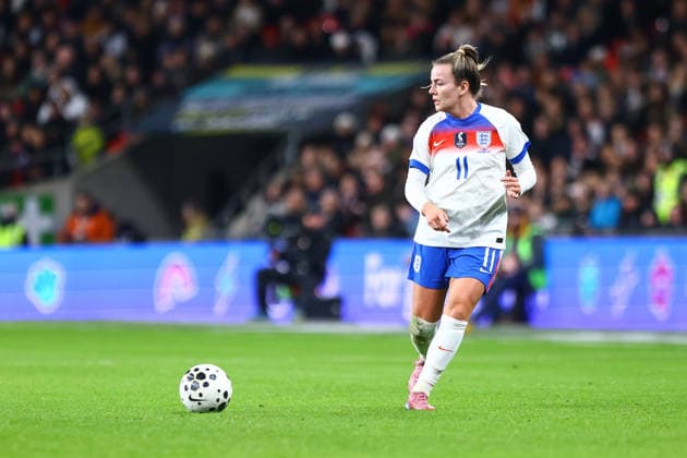 England Women v China Women International Friendly, Länderspiel, Nationalmannschaft Lauren Hemp of England Women on the ball during the International Friendly match at Wembley Stadium, London 29 11 2025 UK Newspapers OUT Copyright: xLucyxCopseyx FIL-22570-0020