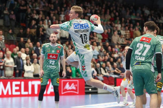 29.11.2025, xgox, Handball - Daikin HBL GWD Minden - SC Magdeburg emspor, v.l. Gisli Thorgeir Kristjansson (Magdeburg, 10) wirft Tor, Torschuetze, erzielt Tor, Treffer, scores the goal Luebbecke