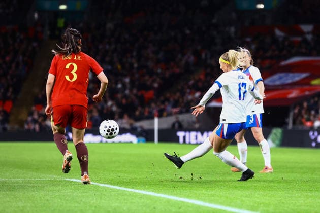 England Women v China Women International Friendly, Länderspiel, Nationalmannschaft Chloe Kelly of England Women on the ball during the International Friendly match at Wembley Stadium, London 29 11 2025 UK Newspapers OUT Copyright: xLucyxCopseyx FIL-22570-0042