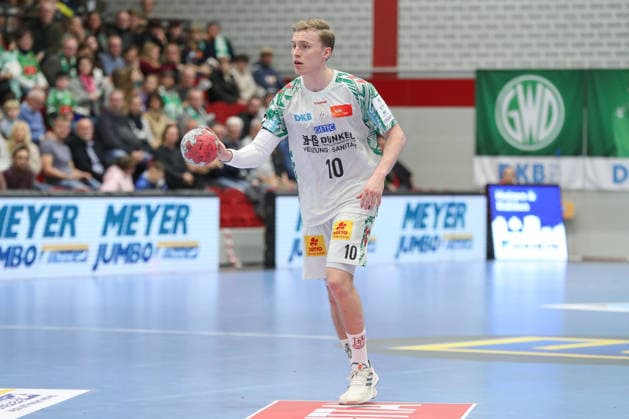 29.11.2025, xgox, Handball - Daikin HBL GWD Minden - SC Magdeburg emspor, v.l. Gisli Thorgeir Kristjansson (Magdeburg, 10) am Ball, plays the ball Luebbecke