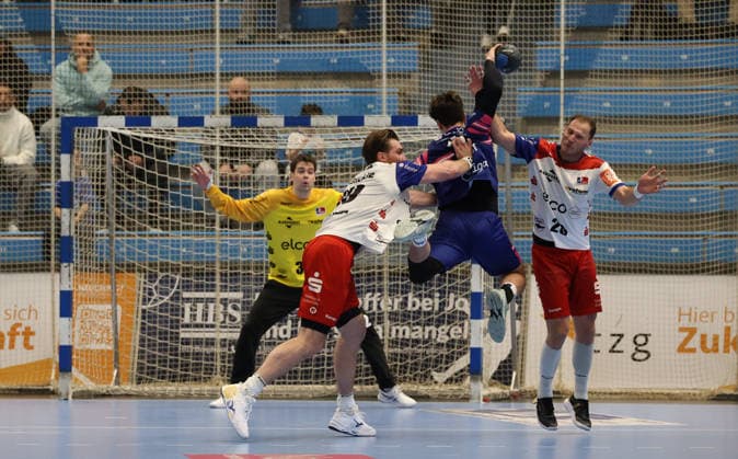 v.l. Benedek Nagy (HBW Balingen-Weilsetten 32), Stefan Bauer (HBW Balingen-Weilstetten 99), Luca Krist (TSV Bayer Dormagen 02), Tobias Heinzelmann (HBW Balingen-Weilstetten 28) TSV Bayer Dormagen vs. HBW Balingen Weilstetten, 13. Spieltag, Handball, 2. HBL, Spielzeit 2025 2026, 29.11.2025 TSV Bayer Dormagen vs. HBW Balingen Weilstetten, 13. Spieltag, Handball, 2. HBL, Spielzeit 2025 2026, 29.11.2025 Dormagen Copyright: xEibner-Pressefoto ThomasxStoeckex EP_TSR